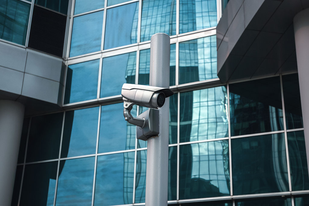 Hardwire Security Cameras,security cameras Chicago, security cameras installation Chicago, low voltage wiring Chicago, camera installation near me, closed circuit camera system, security camera installation near me